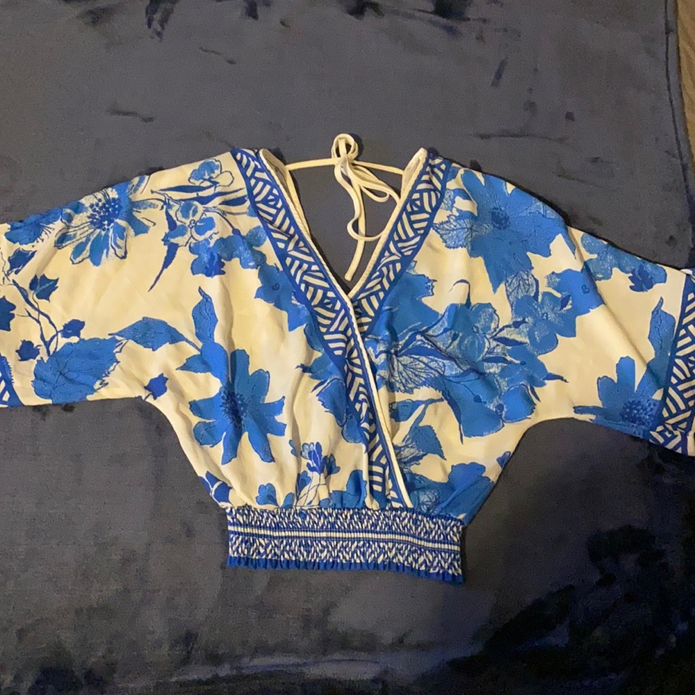 Mid sleeve blue and white floral blouse